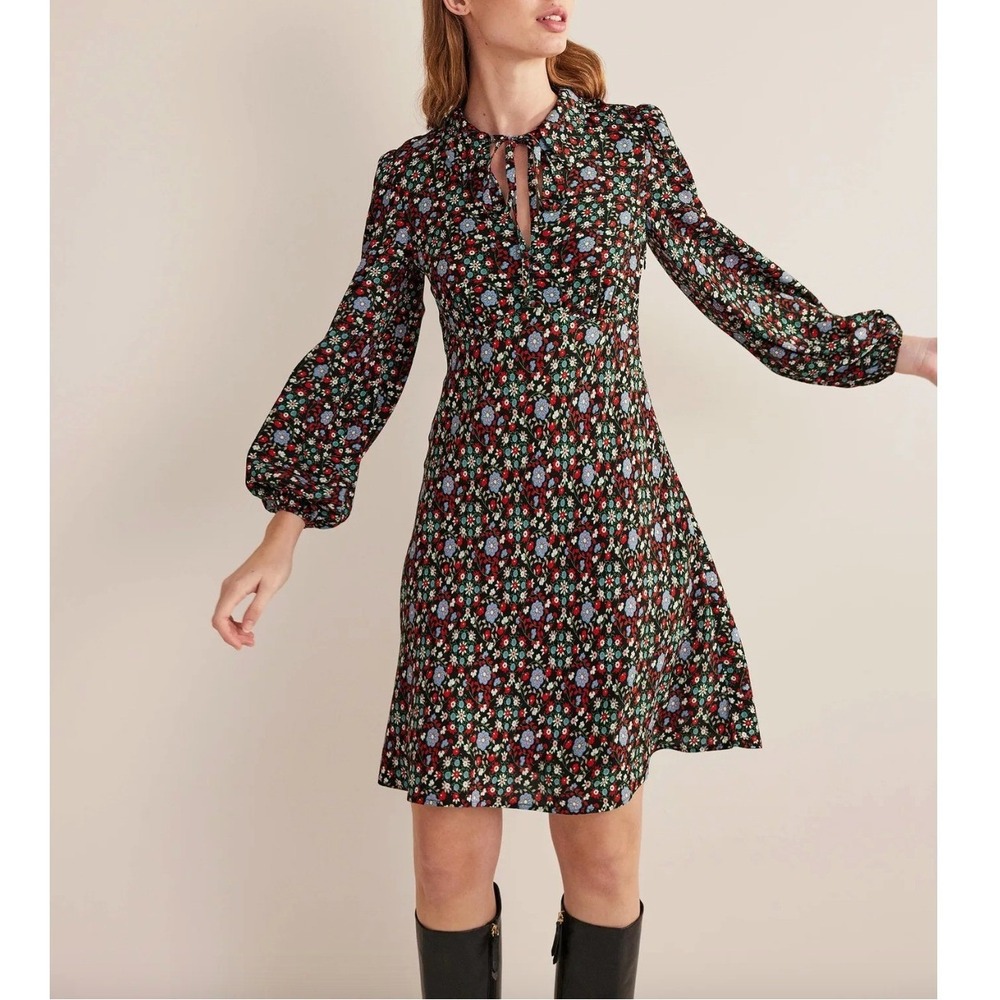 BODEN Tie Neck Shirt Dress in Black Gardenia Swirl D0463